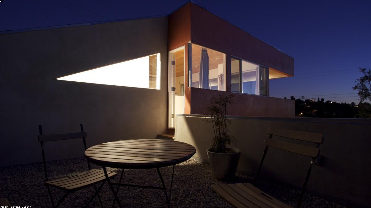 Projetos de Casas Sustentáveis: Energia Solar Fotovoltaica, Reuso de Água da Chuva e Conforto Térmico