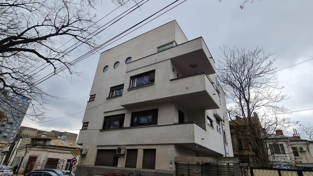 Travertino Romano Bruto na Fachada: Nobreza Atemporal, Textura Natural e Resistência
